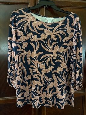 Liz Claiborne Navy and Blush Floral Scoop Neck Tunic